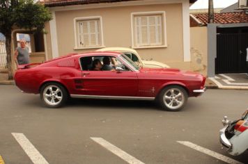 Foto - 6º Encontro de Carros Antigos, 2º Feira Artesanal e Gastronômica e Apresentação de Capoeira 