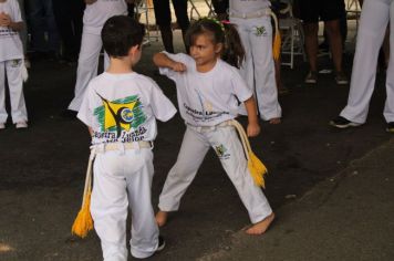 Foto - 6º Encontro de Carros Antigos, 2º Feira Artesanal e Gastronômica e Apresentação de Capoeira 